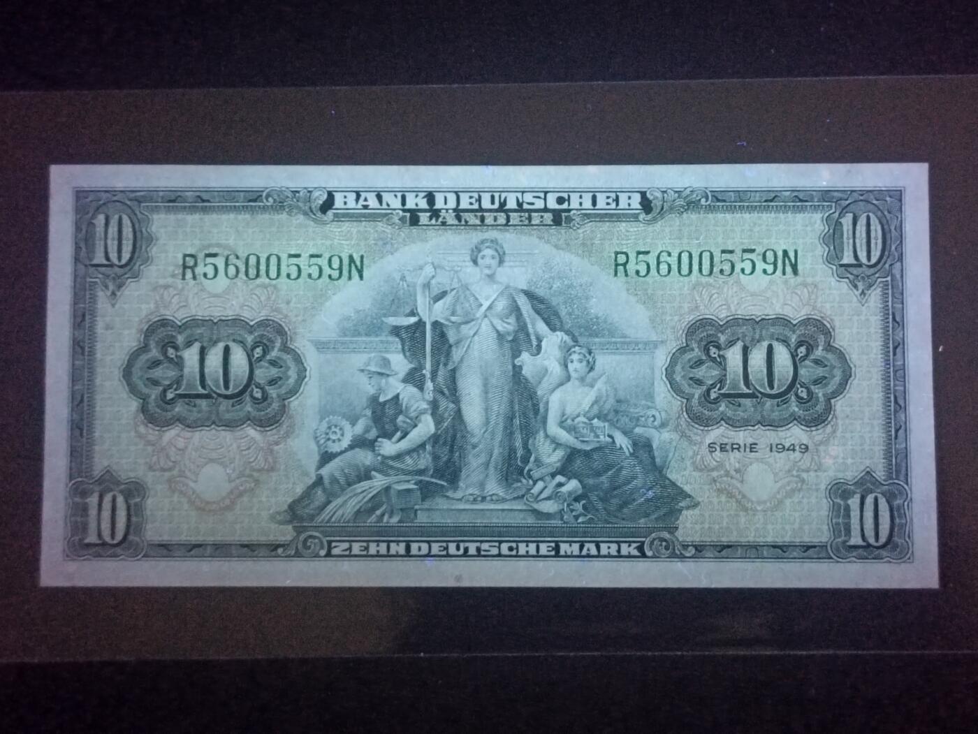 【年前末拍！】2026二月第二期，总216期 德国1949版10马克UNC微挤纸，后期“德意志国家银行”抬头，机械，法律和建筑人格化象征