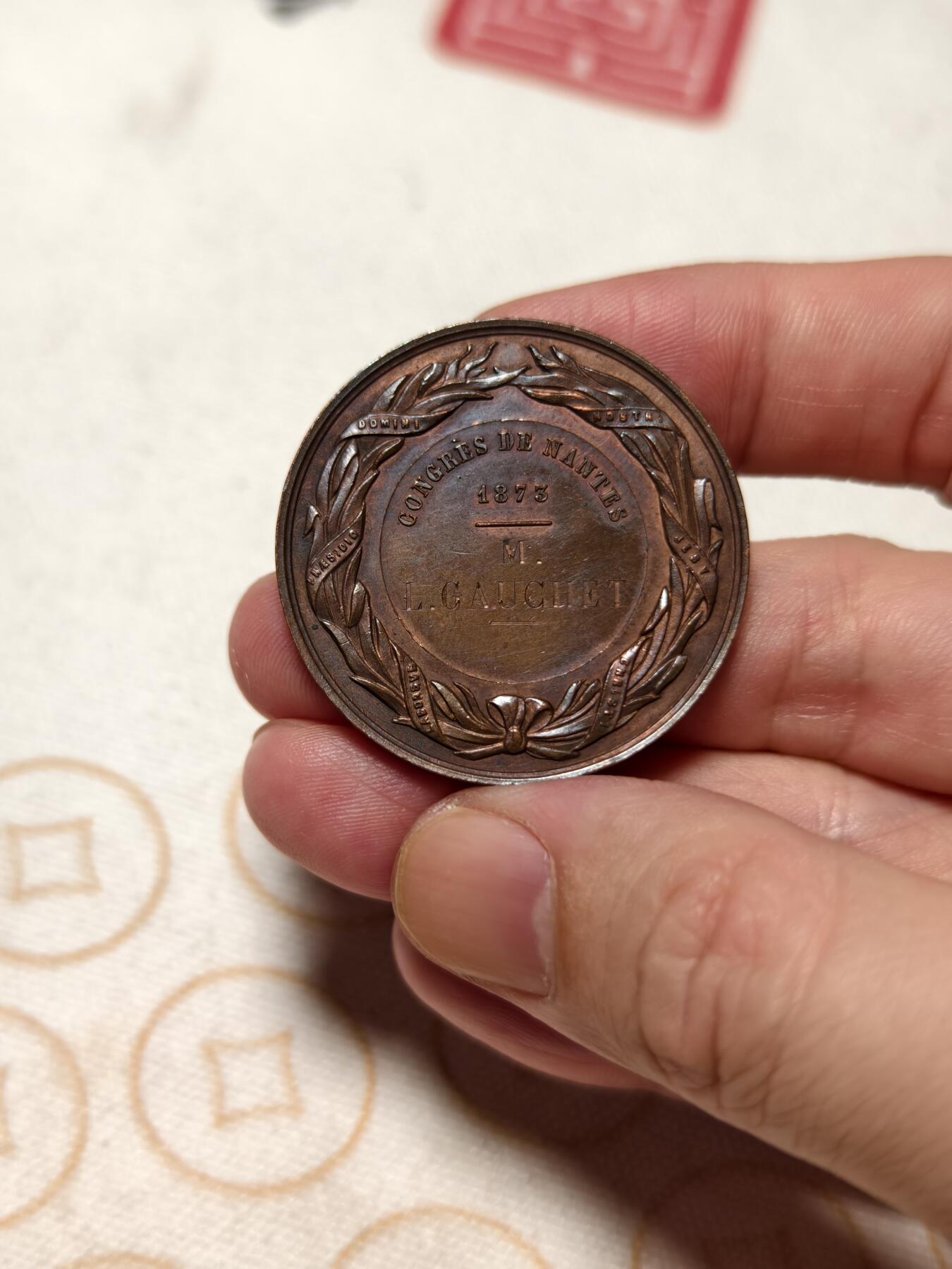 抚柳草堂-第十二期章牌钱币  奖章勋章限时免佣 满百包邮 放漏专场 1873法国天主教工人联盟实刻纪念铜章 巴黎造币厂E.罗韦尔雕刻大师出品 直径37.8mm 重18.7g 蜜蜂Cuivre边铭 少见品种