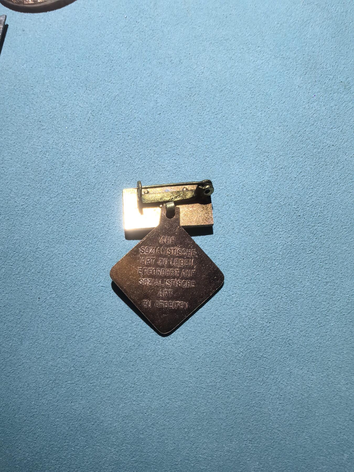 盛世勋华——号角文化勋章邮票专场拍卖第304期 东德社会主义劳动积极分子荣誉称号奖章 早期上挂无国徽版