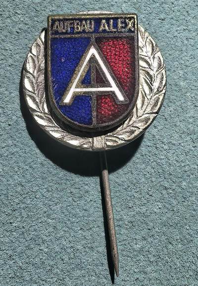 盛世勋华——号角文化勋章邮票专场拍卖第304期 - 德国（联邦）柏林亚历克斯足球俱乐部（Aufbau Alex）纪念别针