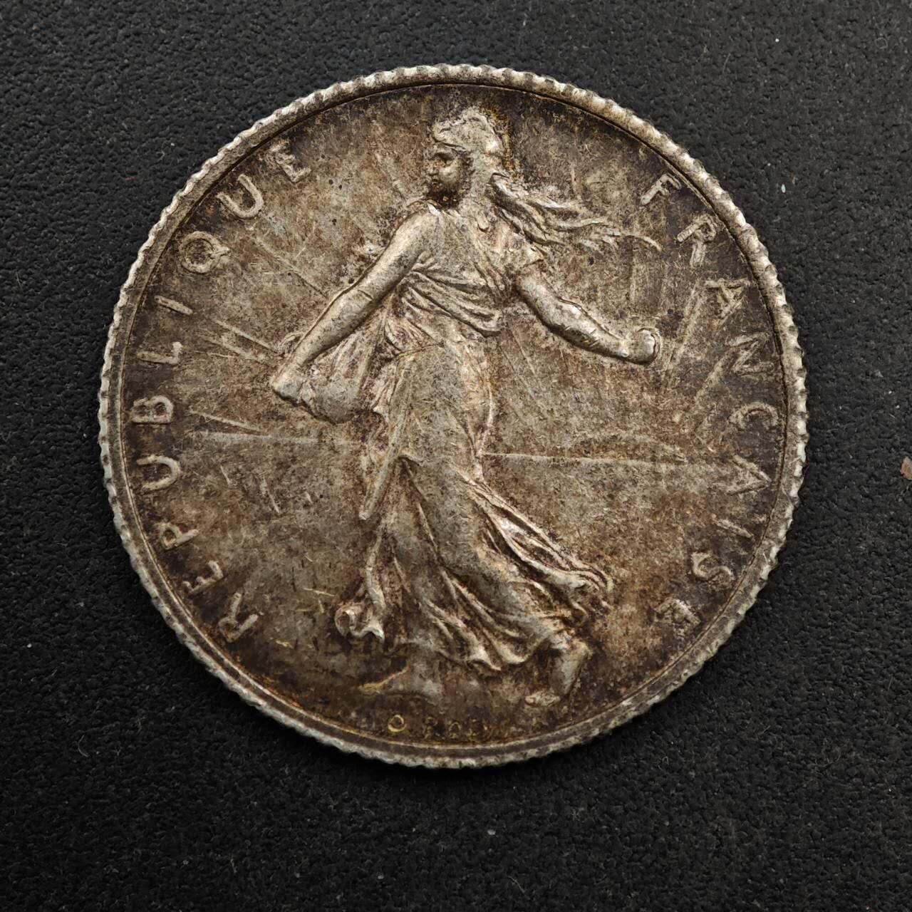 【淘币小摊】实时拍第八百六十七拍   小银币散币场    年前最后一周之前预留8号9号全部发出请更换最新收货地址不方便收货的请勿参拍或者顺丰到付