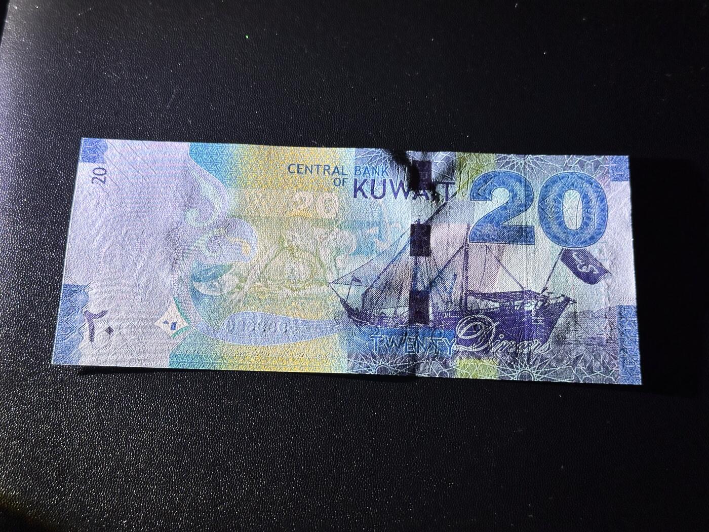 《外钞收藏家》第六百零九期（农历年前收官场、本期年后快递恢复正常再发货）（本平台长期征集拍品、欢迎藏友们联系合作） 科威特20迪纳姆 全新UNC 圆圆号