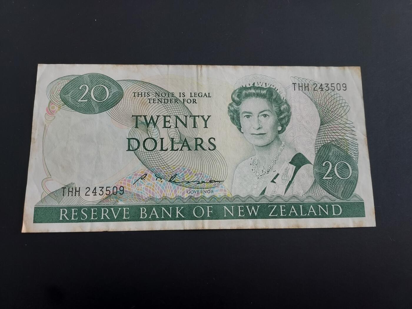 博彦收藏   2月9日 8点钱币专场 全场包邮 新西兰女皇20元 流通好品 有黄