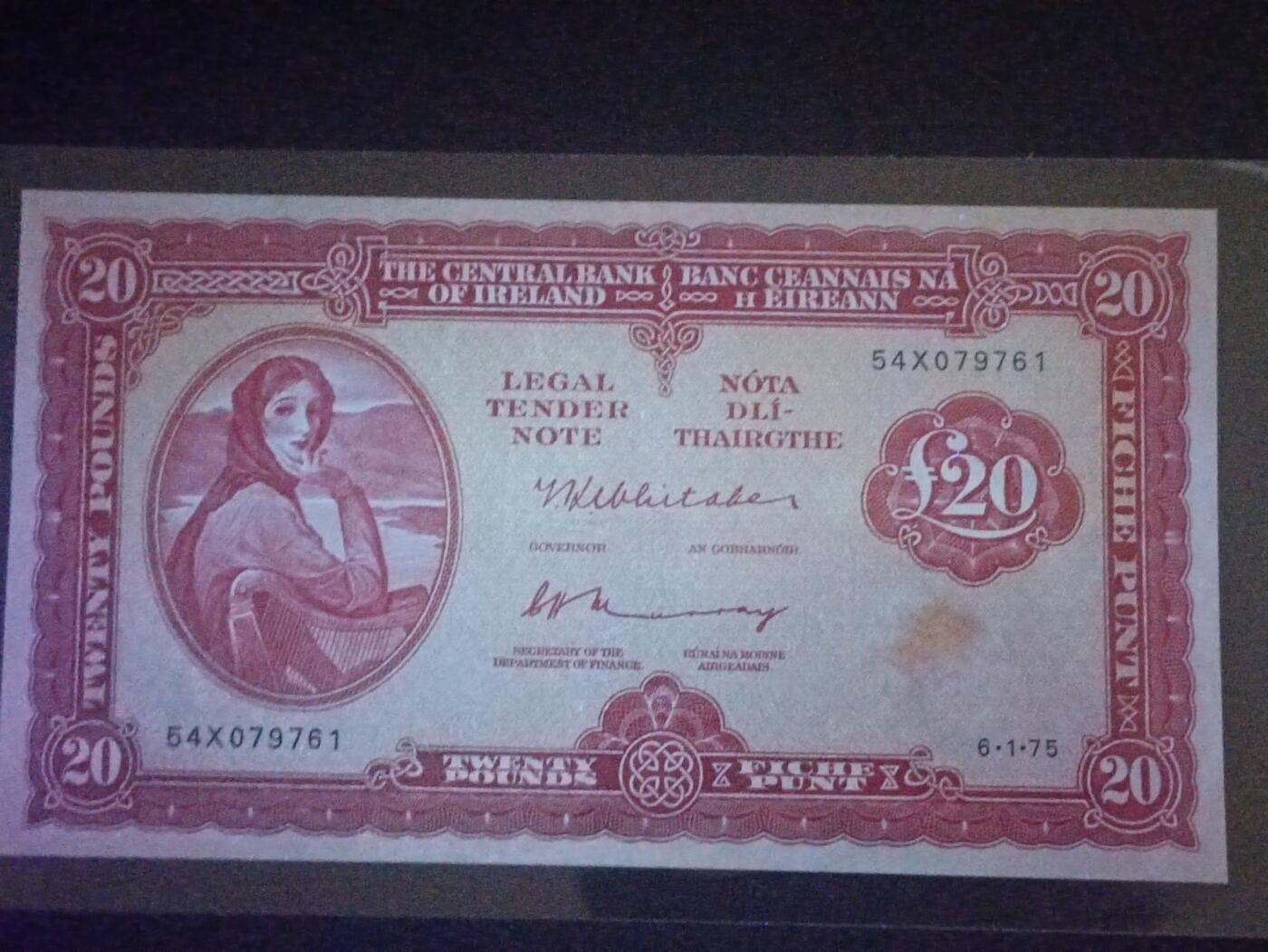 【年前末拍！】2026二月第二期，总216期 爱尔兰1975年20镑AUNC，爱尔兰人格化象征“拉维利夫人”，稀有的中高面值