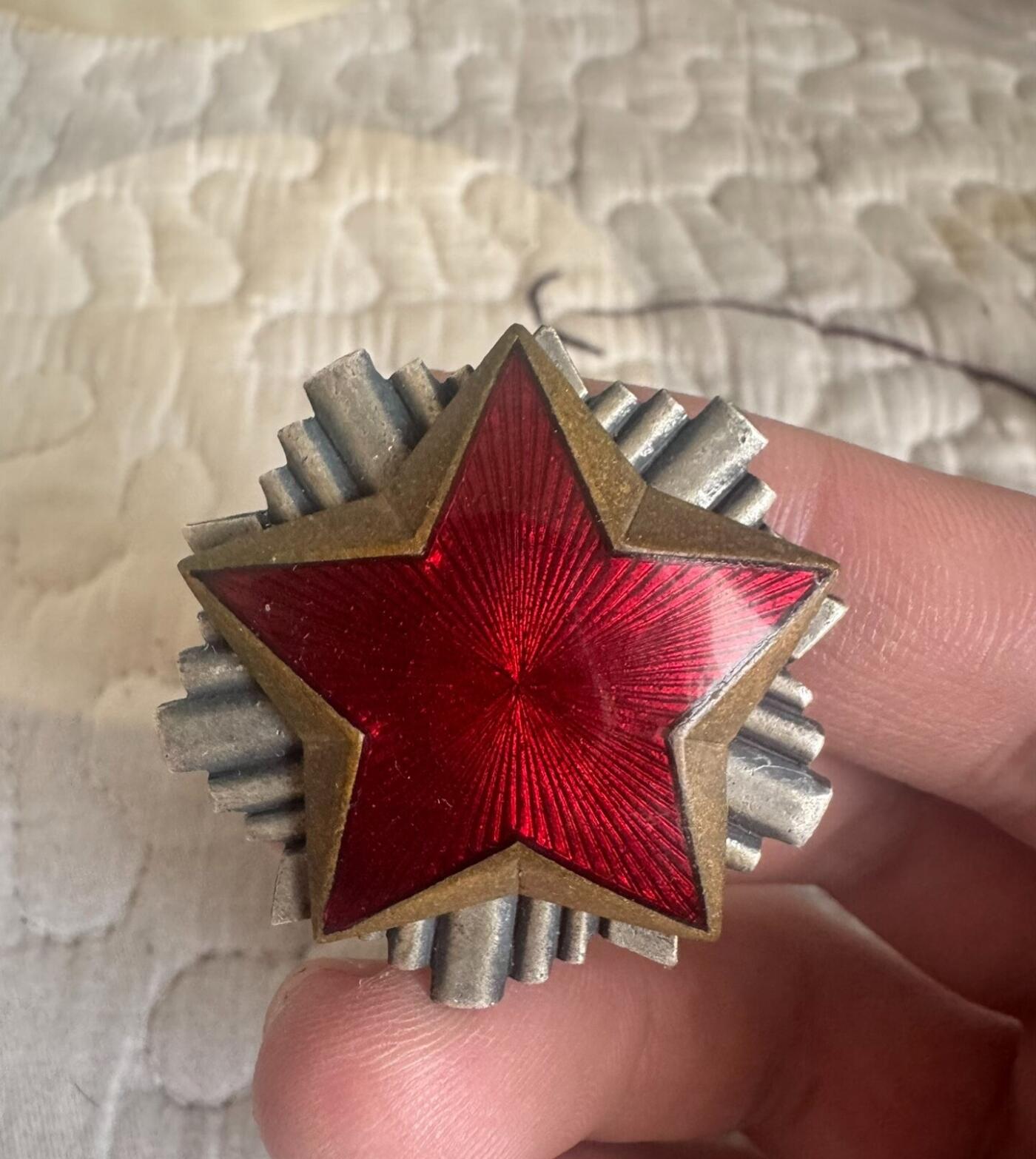 南斯拉夫红星帽徽