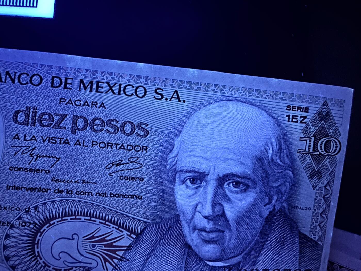 《外钞收藏家》第六百零九期（农历年前收官场、本期年后快递恢复正常再发货）（本平台长期征集拍品、欢迎藏友们联系合作） 埃及、阿尔及利亚、墨西哥等13张一起 除了墨西哥10元一个角不好 有几张轻微潮 其他全新 如图 