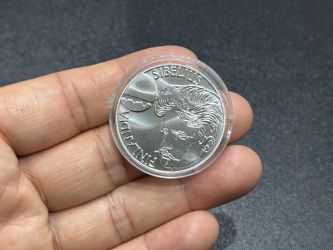 《外钞收藏家》第六百零九期（农历年前收官场、本期年后快递恢复正常再发货）（本平台长期征集拍品、欢迎藏友们联系合作） 芬兰1999年100马克精制著名音乐家西贝柳斯纪念银币（22克925银）