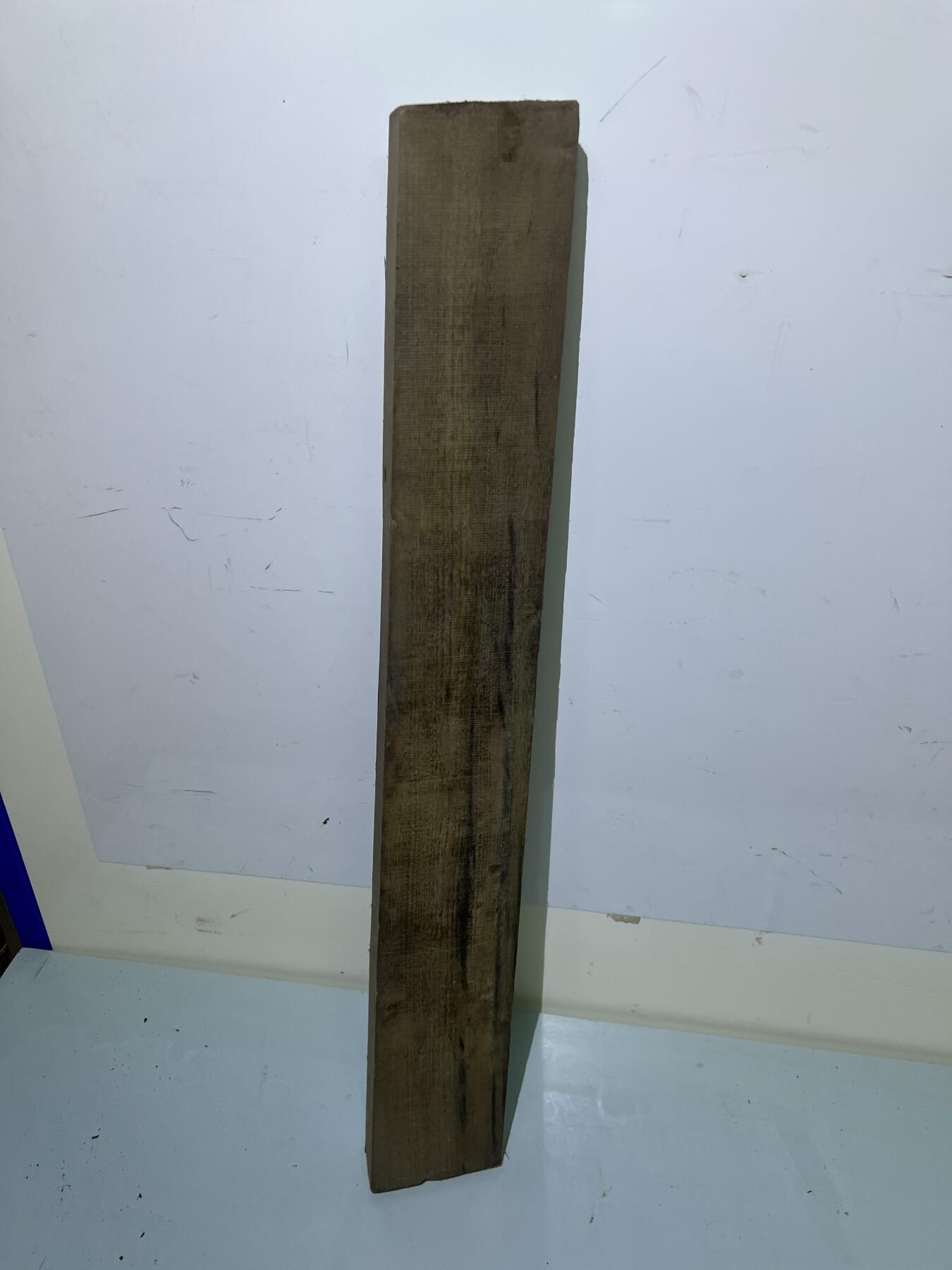 零元拍：NO.36爆满金丝乌木金丝楠 可做镇尺 切牌子，无需打磨就已经金光闪闪。满金丝药香，尺寸约：69/9/4厚CM。