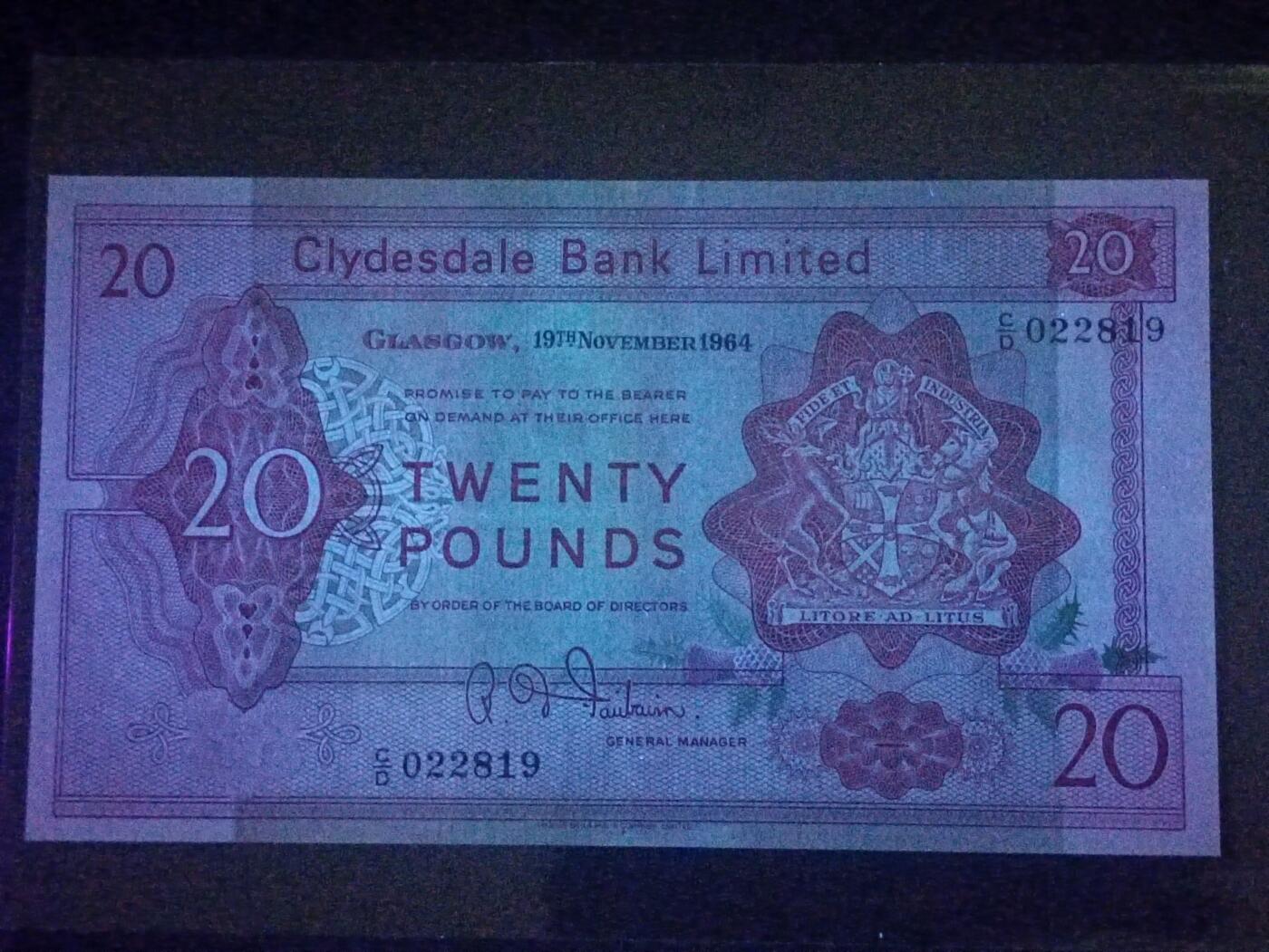 【年前末拍！】2026二月第二期，总216期 苏格兰克莱斯戴勒银行1964年20镑AUNC无47，稀有的早期中高面值品种，银行徽章和格拉斯哥大学