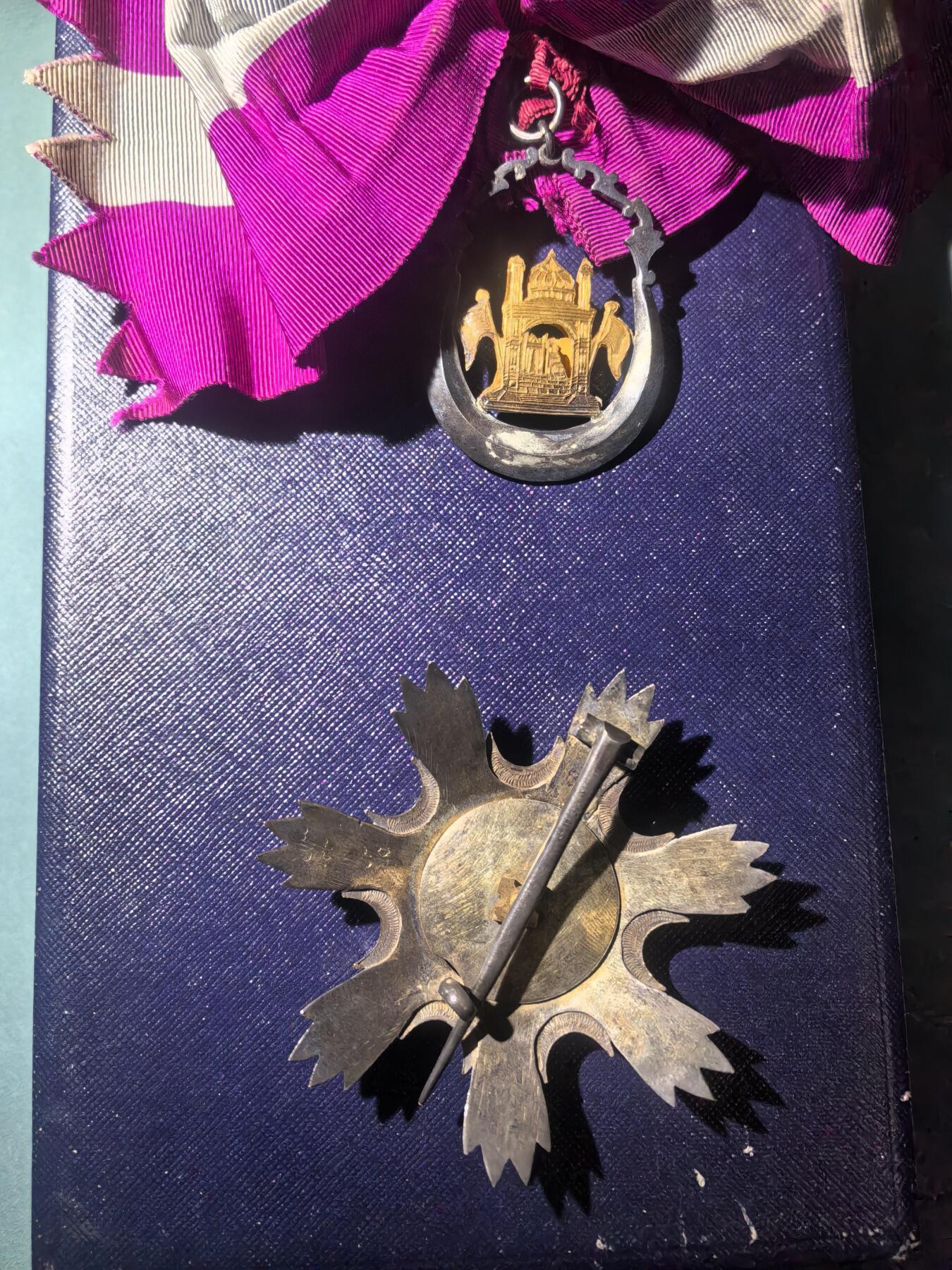 盛世勋华——号角文化勋章邮票专场拍卖第304期 阿富汗王国大十字级领袖勋章 银质带银标 带原盒 极为少见 不带盒市场价3900+美元参见图九