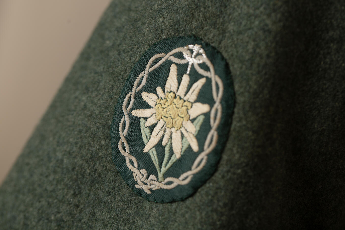 欢庆春节！戎马世界章牌大赏第112期春节大拍  德专场 m36 山地兵中尉野战服  品相极其好 版型也很好看