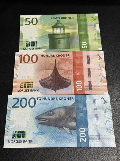 《外钞收藏家》第六百零九期（农历年前收官场、本期年后快递恢复正常再发货）（本平台长期征集拍品、欢迎藏友们联系合作） - 挪威新版50/100/200克朗三张一套（绝品）
