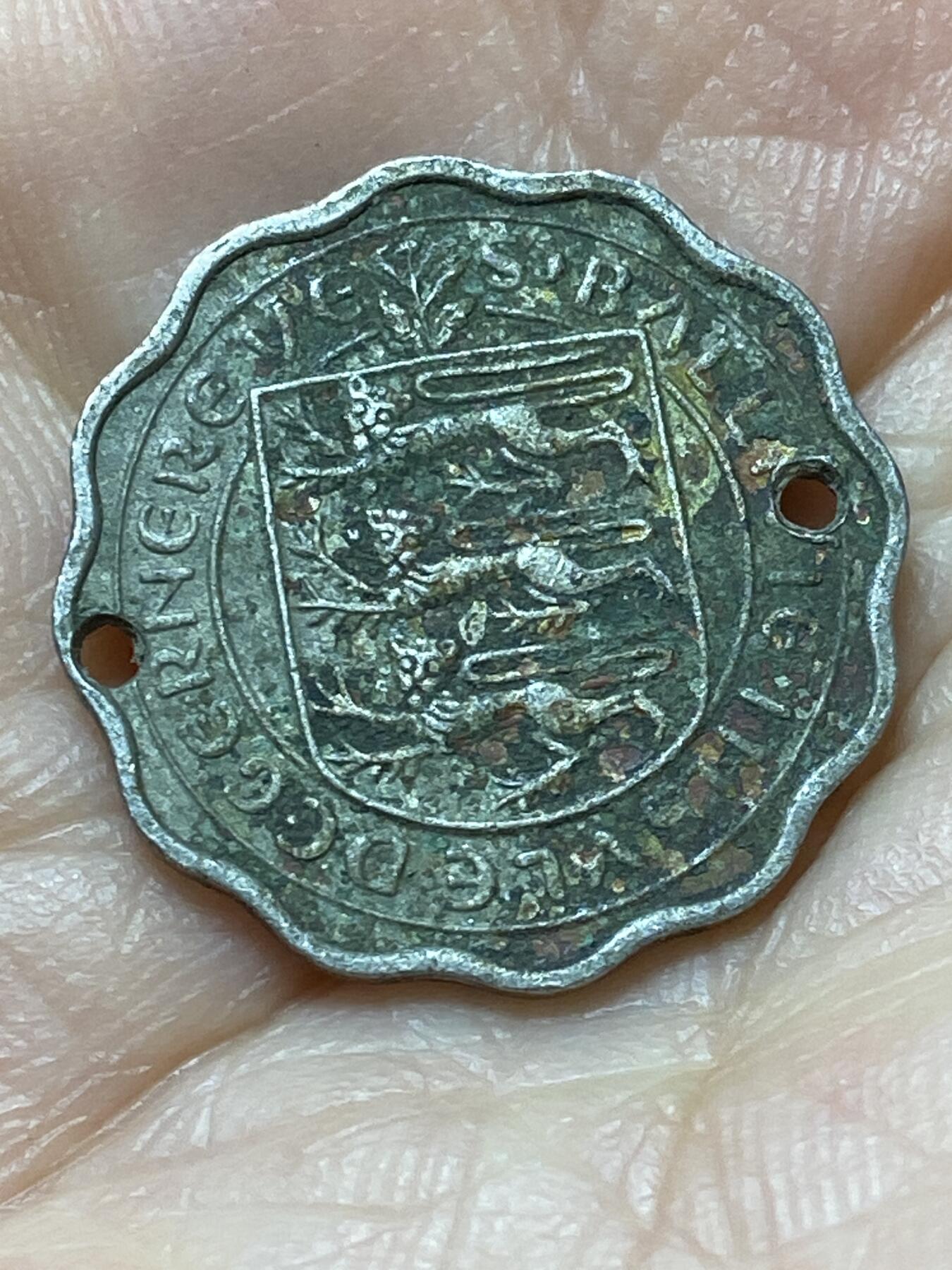 2026年第二十场(总第一百八十九场）外国好品散币场(免佣金) 打孔–英属根西岛1956单年份3便士(伊丽莎白二世时期，单年份薄版)