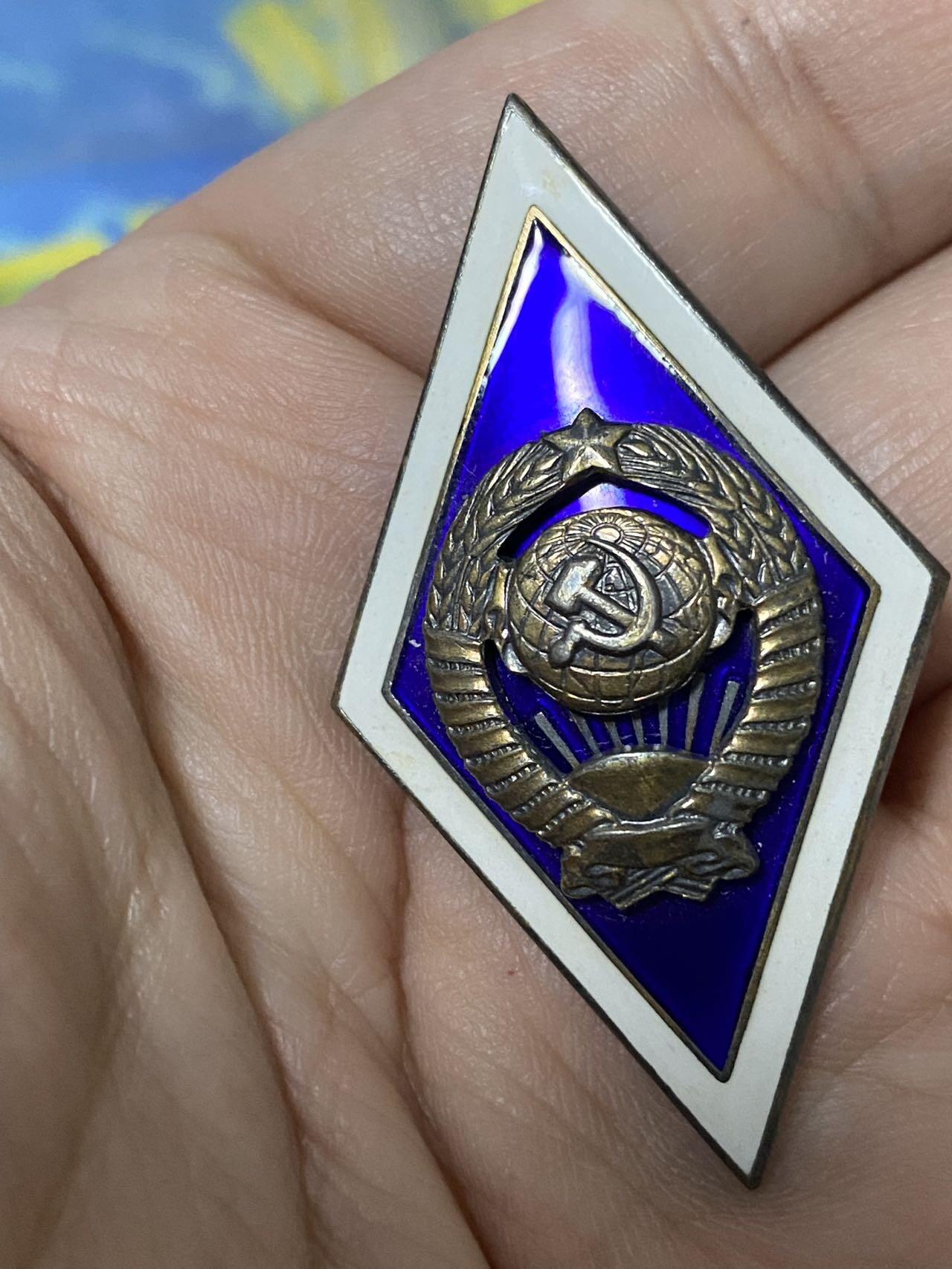 苏联勋章奖章2月12日晚上九点结束在麦稀奇 找不到的加我qq或者微信都是184277308备注苏章拍卖。最好加微信群每次都会通知还有提前可以一口价的 最近会持续拍卖一些东西。