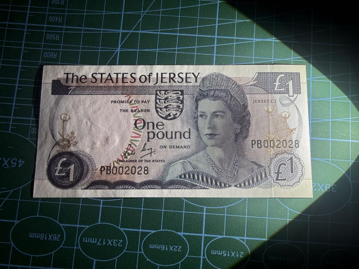 【炜奕收藏】，第五十九期，苏格兰多时期钞票，年前最后一期，拍后所有寄存物品将寄出 1976-1988年泽西1镑，UNC品相，号码无347千位号年份号