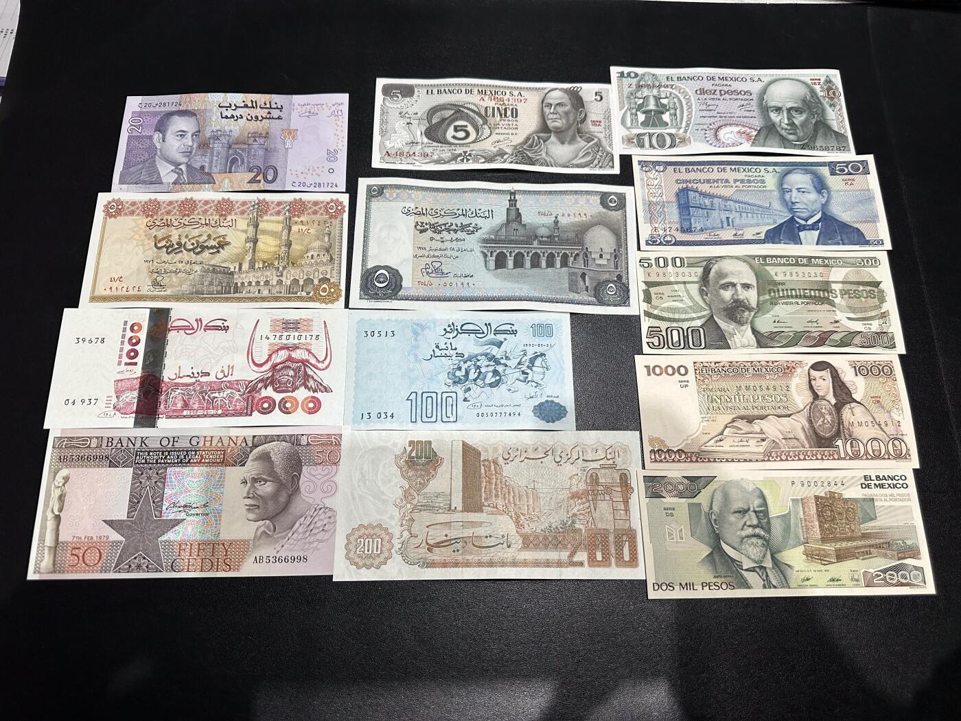 《外钞收藏家》第六百零九期（农历年前收官场、本期年后快递恢复正常再发货）（本平台长期征集拍品、欢迎藏友们联系合作） 埃及、阿尔及利亚、墨西哥等13张一起 除了墨西哥10元一个角不好 有几张轻微潮 其他全新 如图 