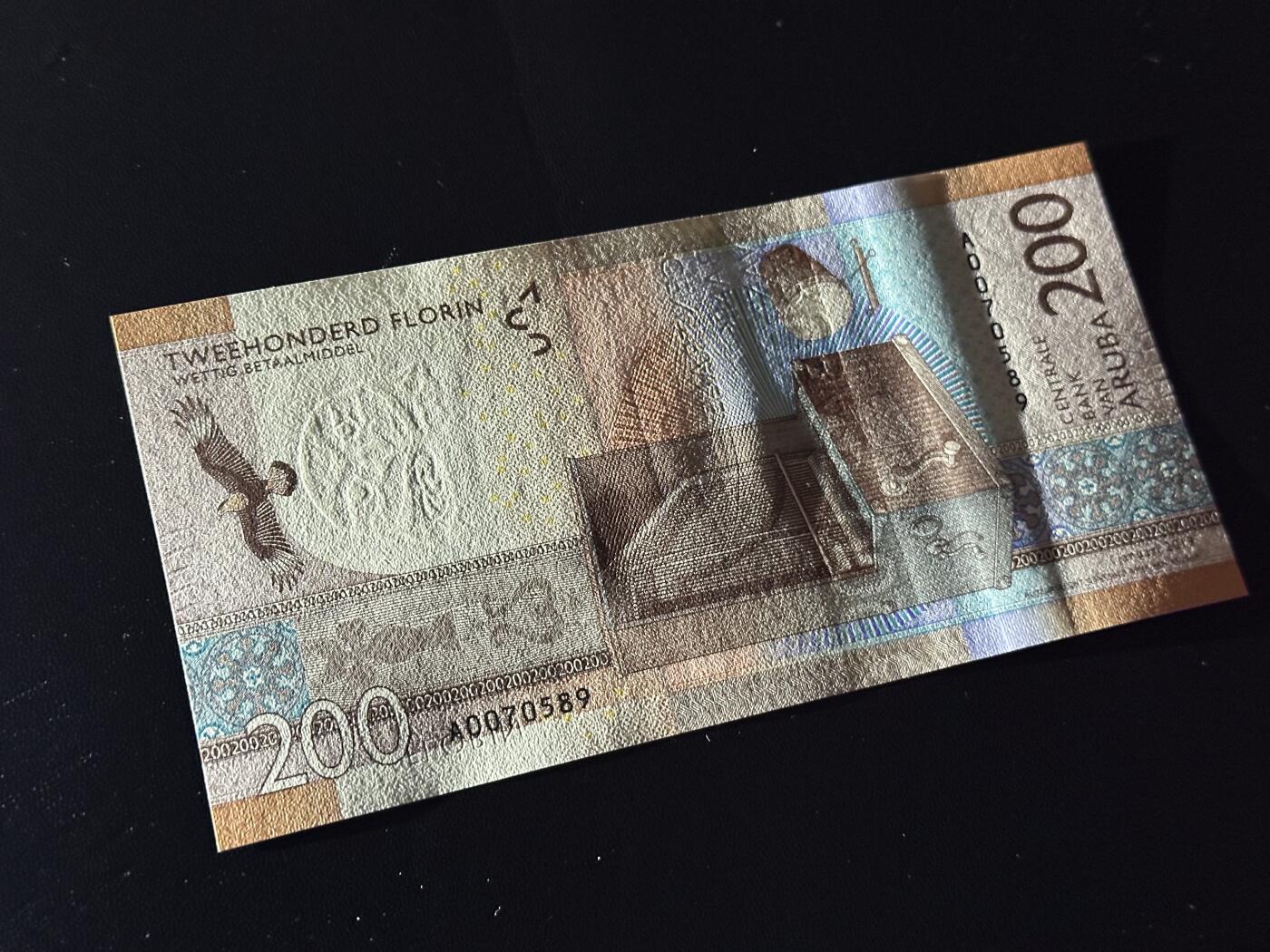 《外钞收藏家》第六百零九期（农历年前收官场、本期年后快递恢复正常再发货）（本平台长期征集拍品、欢迎藏友们联系合作） 2019年阿鲁巴200福林 全新UNC A冠