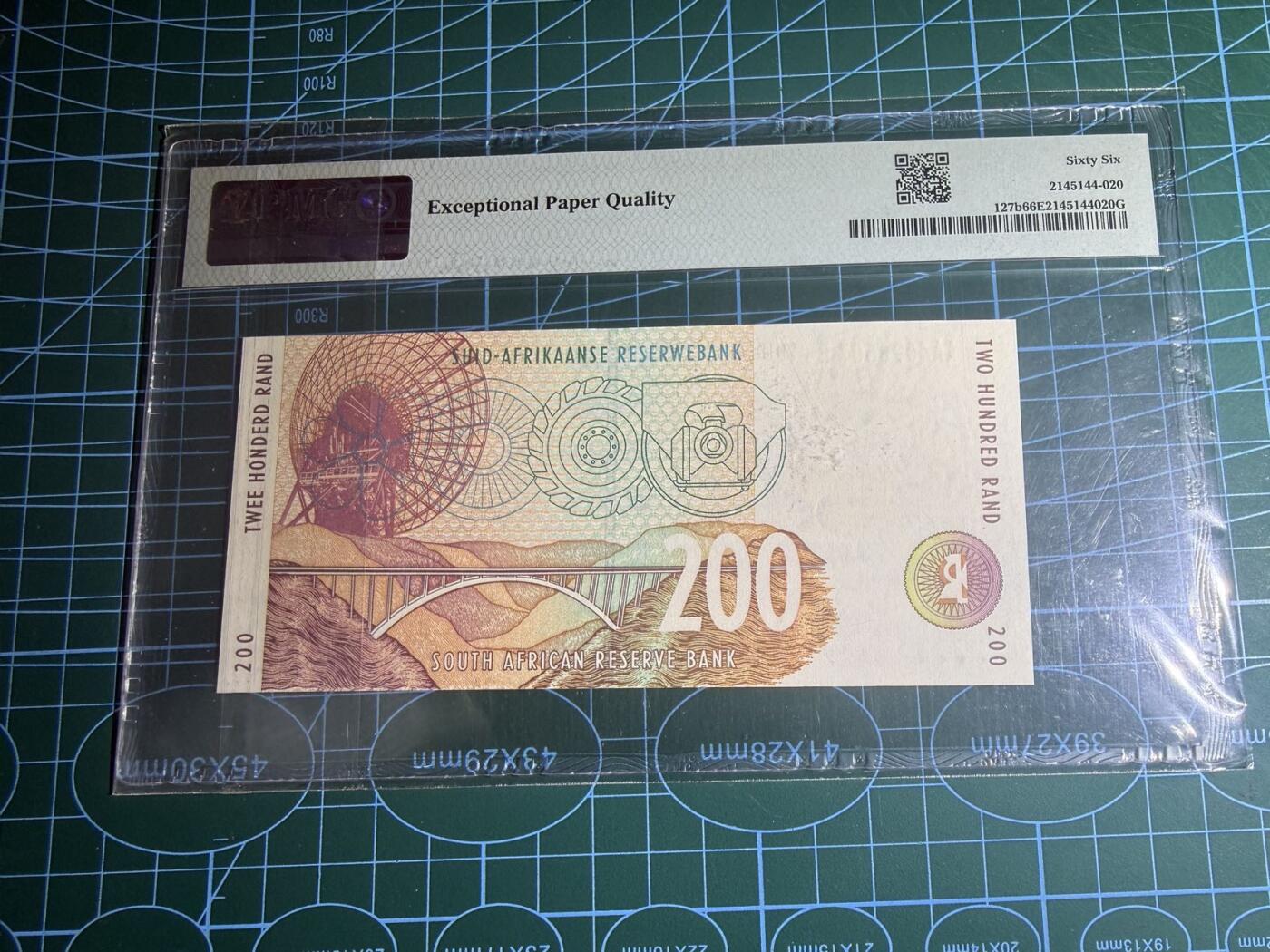 【炜奕收藏】，第五十九期，苏格兰多时期钞票，年前最后一期，拍后所有寄存物品将寄出 1999年南非200兰特，非洲豹，pmg66分，稀少AAE首发冠