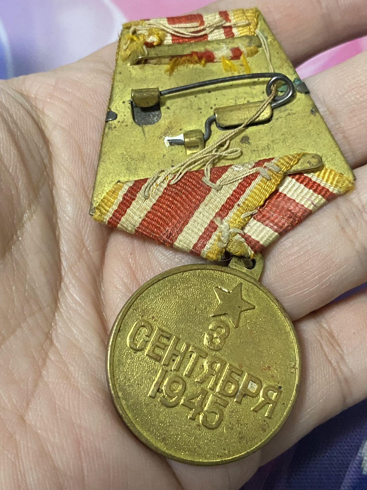 苏联勋章奖章2月12日晚上九点结束在麦稀奇 找不到的加我qq或者微信都是184277308备注苏章拍卖。最好加微信群每次都会通知还有提前可以一口价的 最近会持续拍卖一些东西。 苏联战日奖章 铜挂 品相不错