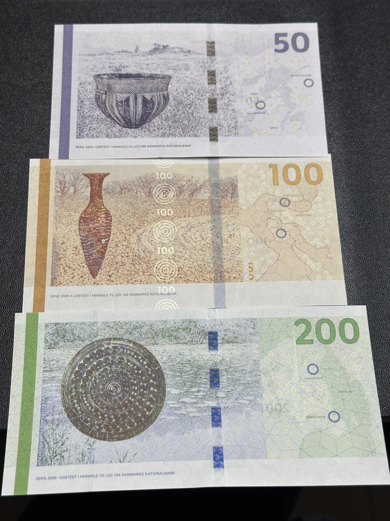 《外钞收藏家》第六百零九期（农历年前收官场、本期年后快递恢复正常再发货）（本平台长期征集拍品、欢迎藏友们联系合作） 丹麦桥版50/100/200克朗三张一套（绝品）