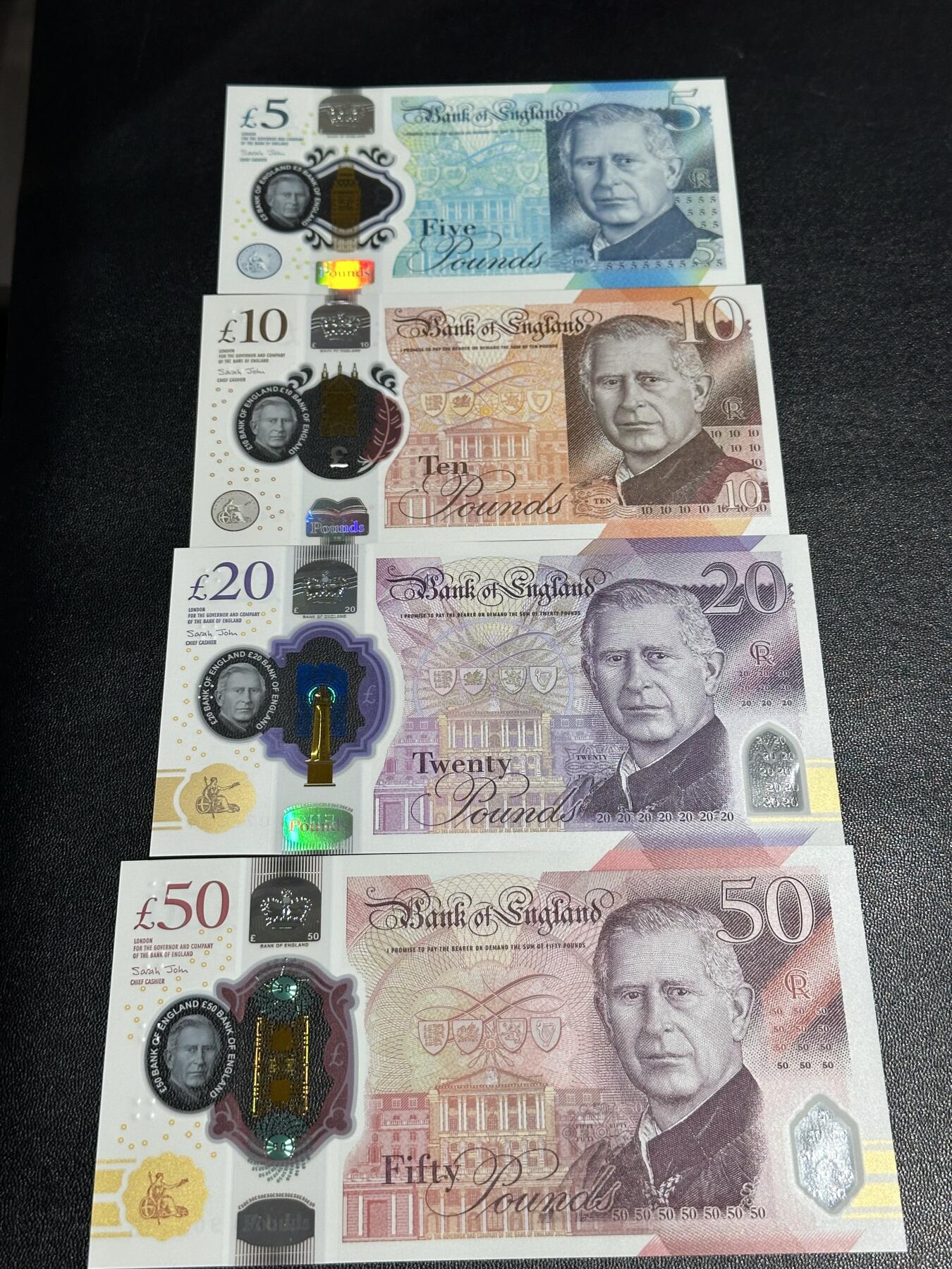 《外钞收藏家》第六百零九期（农历年前收官场、本期年后快递恢复正常再发货）（本平台长期征集拍品、欢迎藏友们联系合作） 英国查尔斯版5-50镑 四张一起 全新UNC