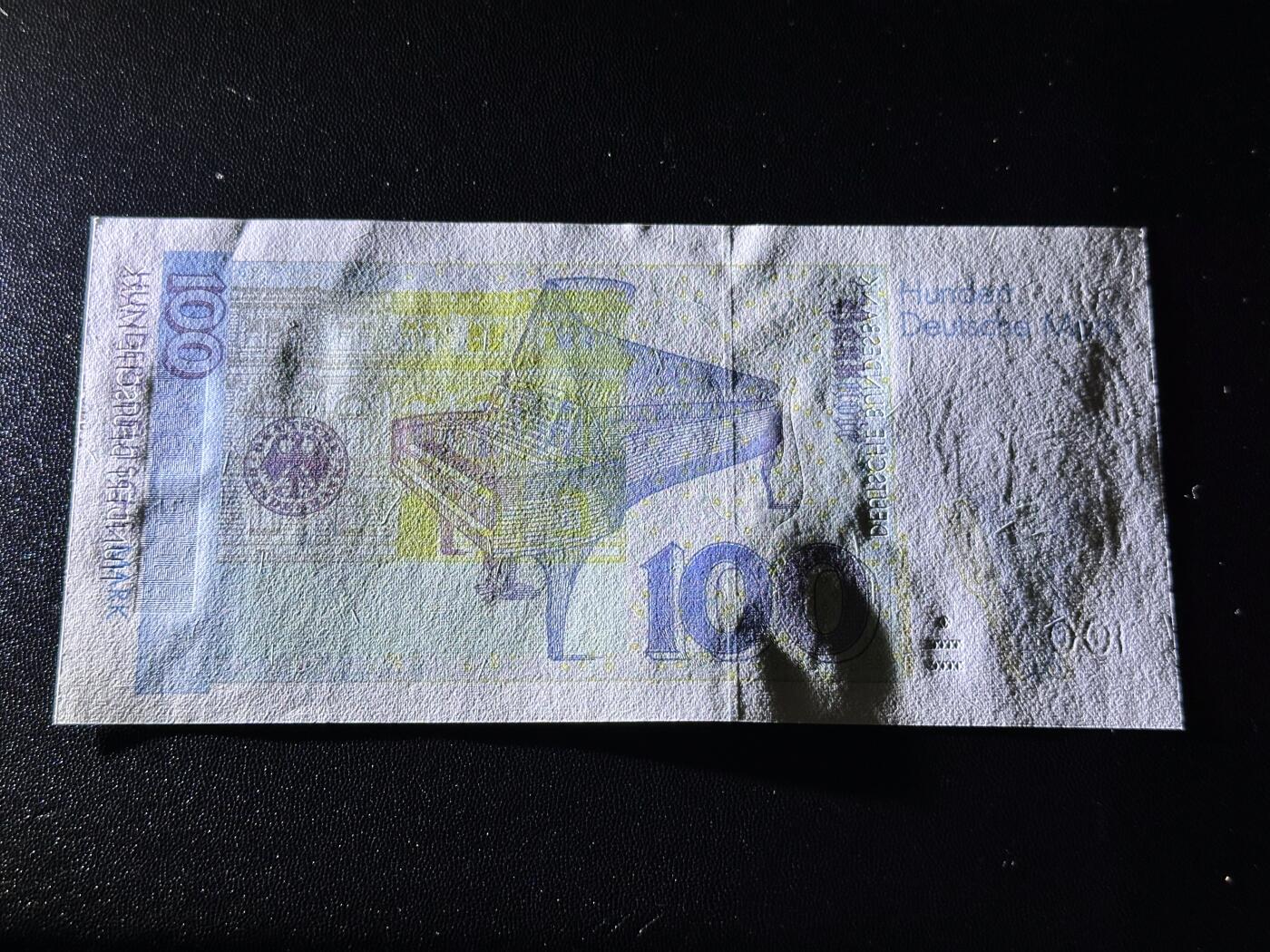 《外钞收藏家》第六百零九期（农历年前收官场、本期年后快递恢复正常再发货）（本平台长期征集拍品、欢迎藏友们联系合作） 1996年德国100马克 克拉拉 UNC- 有压印和潮斑