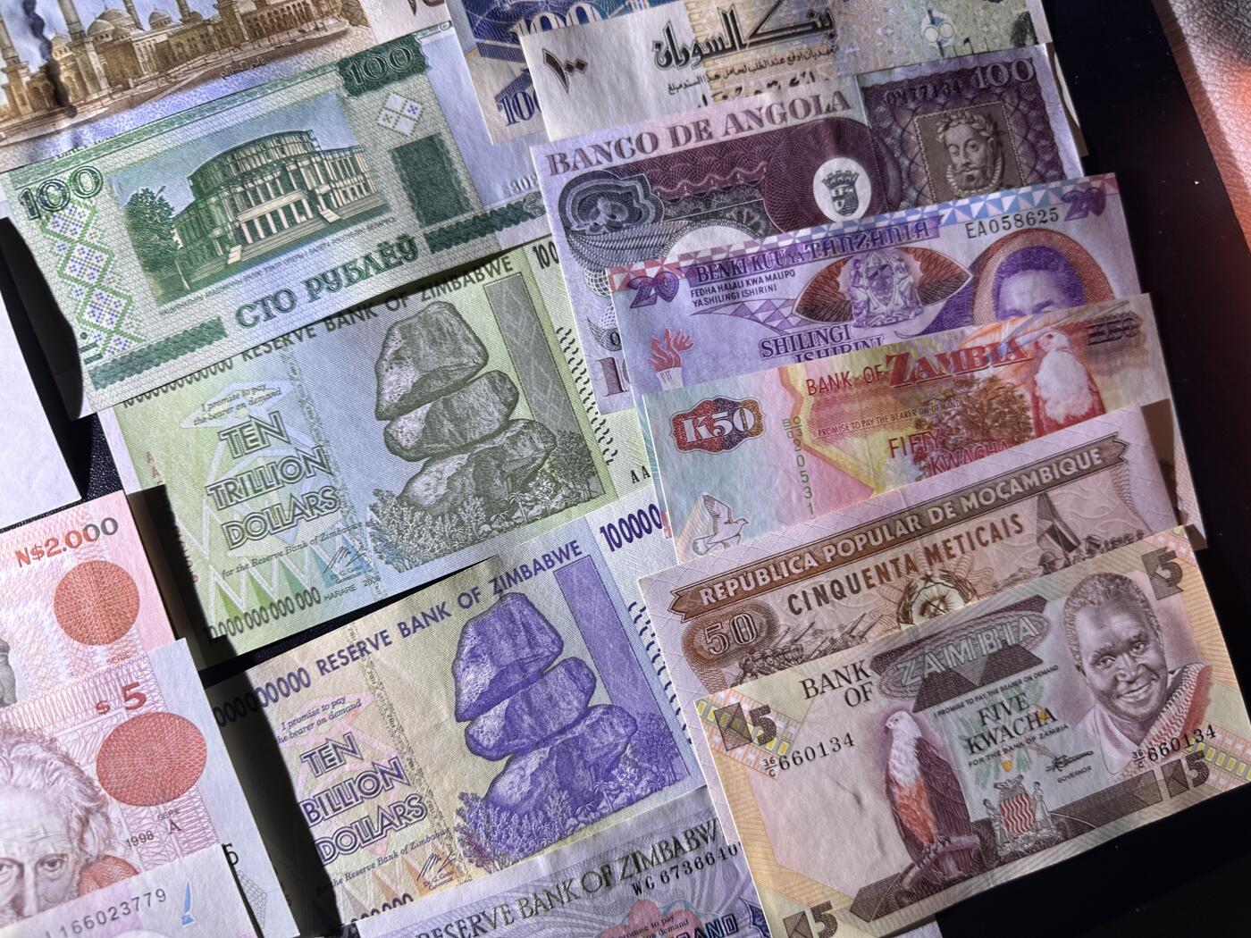 《外钞收藏家》第六百零九期（农历年前收官场、本期年后快递恢复正常再发货）（本平台长期征集拍品、欢迎藏友们联系合作） 几十张精美纸币一起 大部分全新 个别几张不绝