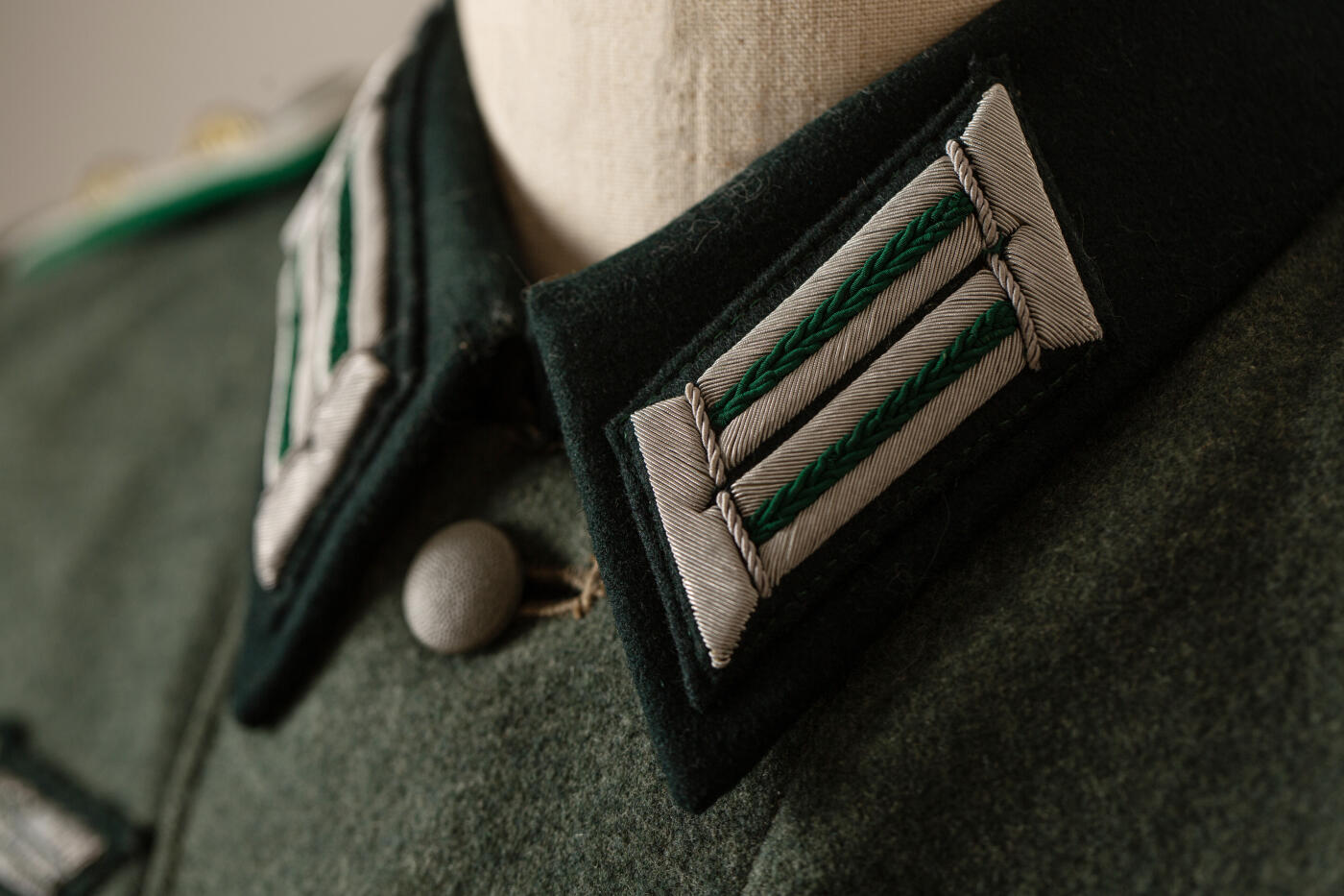 欢庆春节！戎马世界章牌大赏第112期春节大拍  德专场 m36 山地兵中尉野战服  品相极其好 版型也很好看