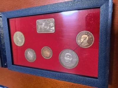 长老汇蛇年精选第九十八场拍卖 - 1994中国台湾5枚精制币套，盒证全，含狗年方章1枚