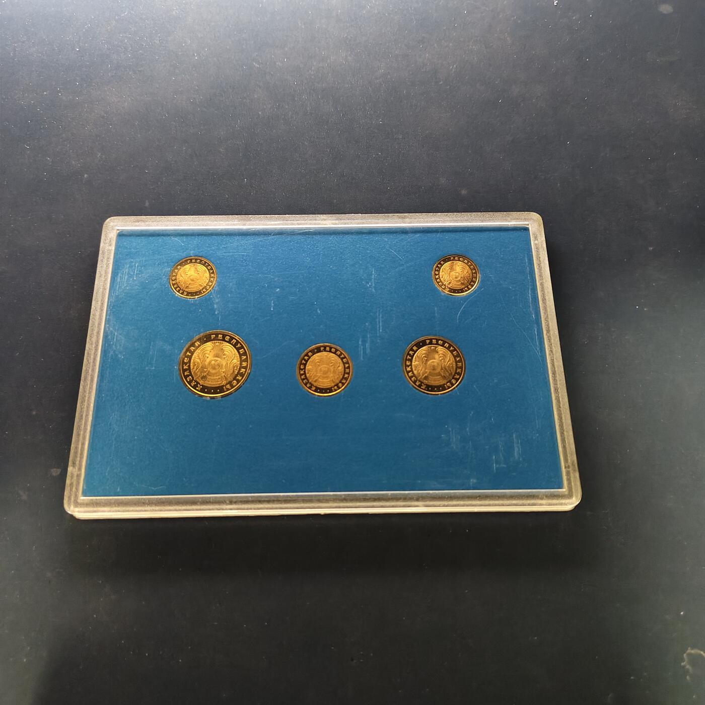 【全场包邮】纯粹捡漏拍501场-持续更新中 哈萨克斯坦1993年独立首版官方PL套币-原盒MS1