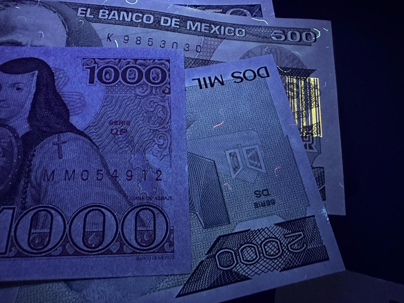 《外钞收藏家》第六百零九期（农历年前收官场、本期年后快递恢复正常再发货）（本平台长期征集拍品、欢迎藏友们联系合作） 埃及、阿尔及利亚、墨西哥等13张一起 除了墨西哥10元一个角不好 有几张轻微潮 其他全新 如图 