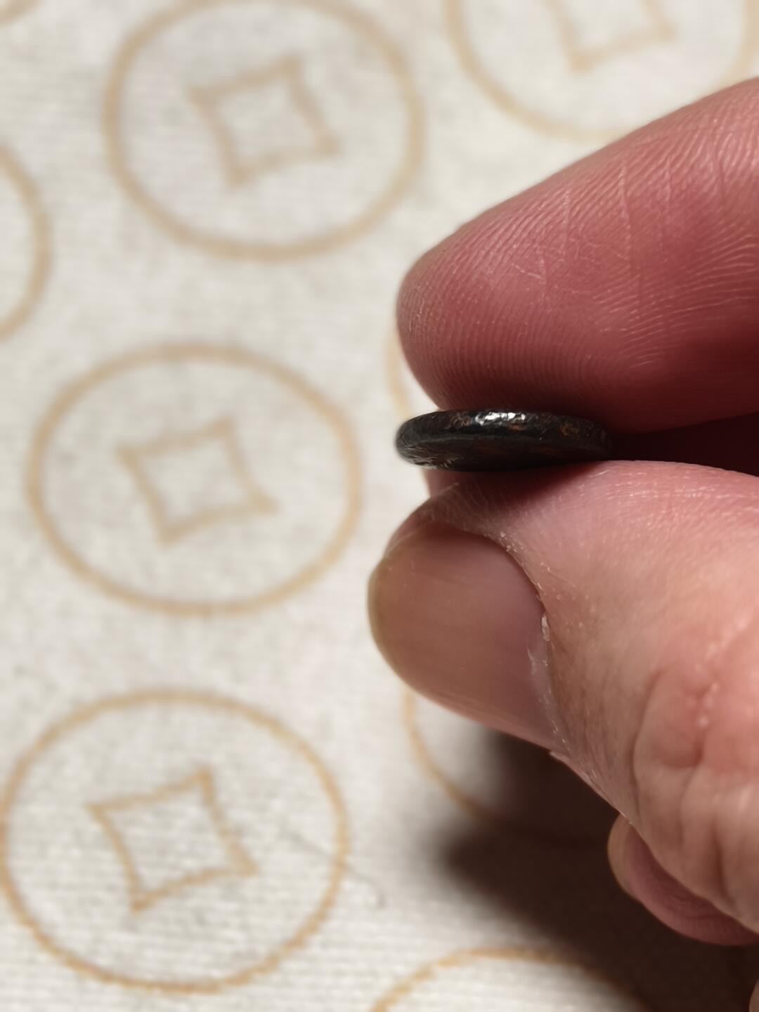 抚柳草堂-第十二期章牌钱币  奖章勋章限时免佣 满百包邮 放漏专场 三佛齐王国末期至满者伯夷王国早期打制小银币 1.3g重 正面有檀香花徽记，背面爪哇岛文，面值1 Unit或称Masa