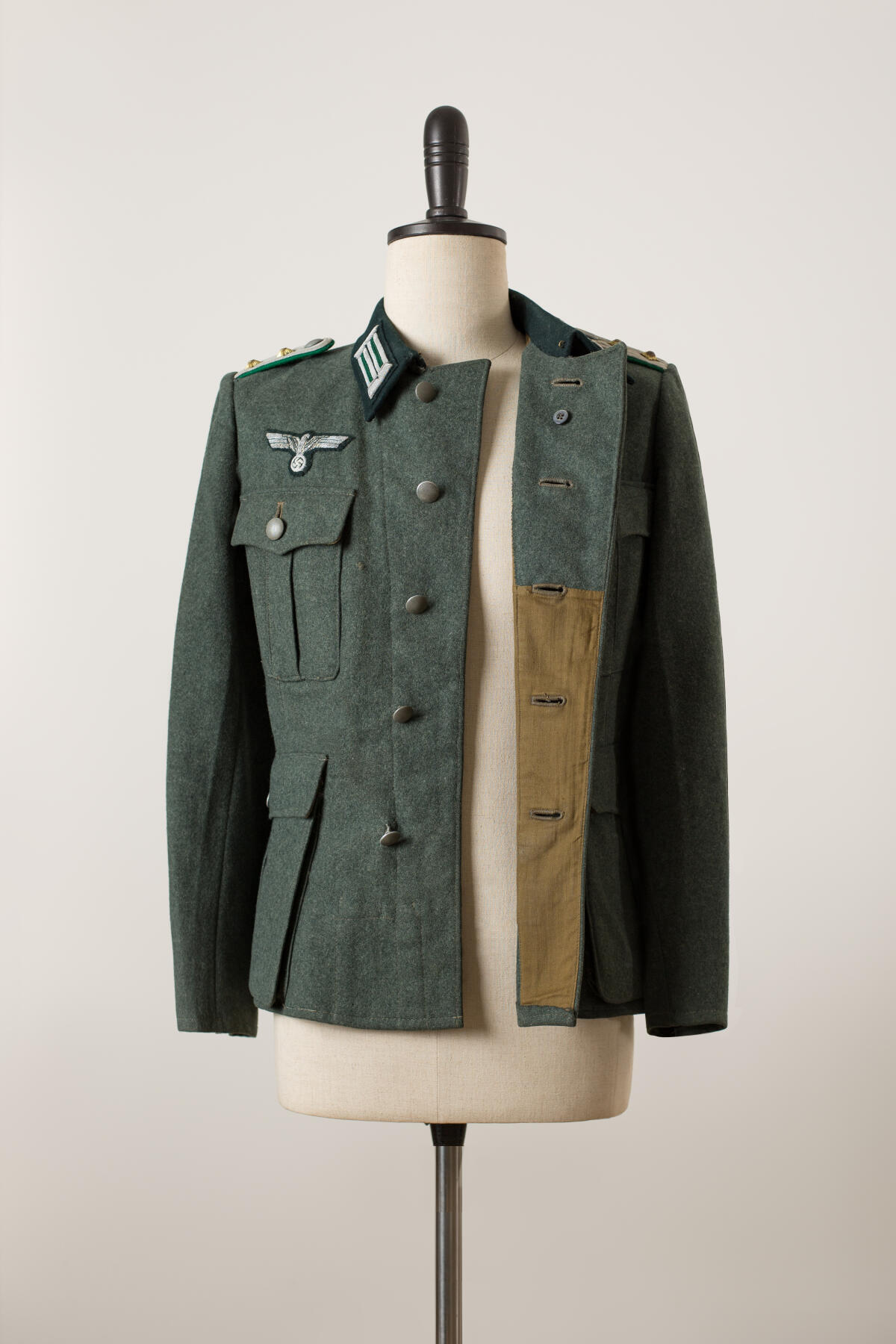 欢庆春节！戎马世界章牌大赏第112期春节大拍  德专场 m36 山地兵中尉野战服  品相极其好 版型也很好看