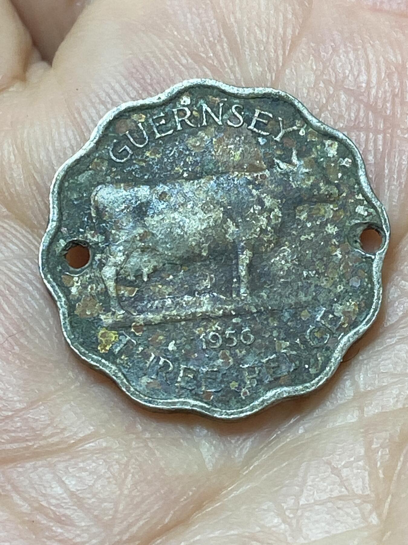 2026年第二十场(总第一百八十九场）外国好品散币场(免佣金) 打孔–英属根西岛1956单年份3便士(伊丽莎白二世时期，单年份薄版)