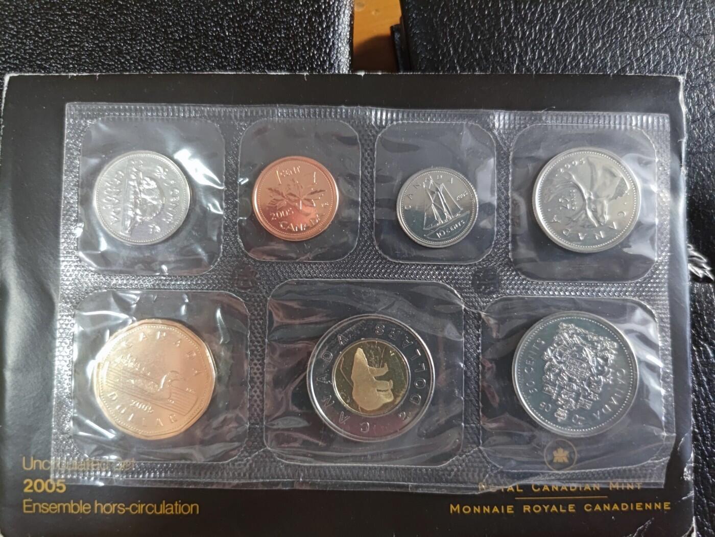 长老汇蛇年精选第九十八场拍卖 2006加拿大7枚套币原厂塑封装带外纸，总面值3.91加元，其中2加元双色币克书标价30美金，淘宝630元