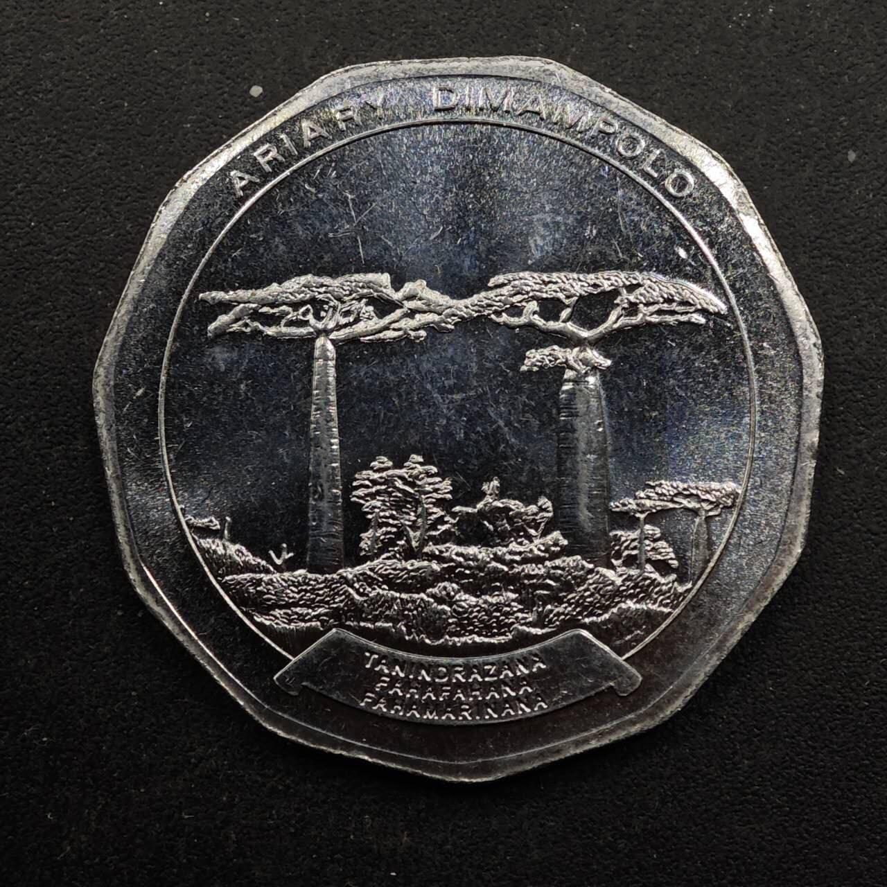 【淘币小摊】实时拍第八百六十七拍   小银币散币场    年前最后一周之前预留8号9号全部发出请更换最新收货地址不方便收货的请勿参拍或者顺丰到付 马达加斯加1996年50阿尔瑞尔