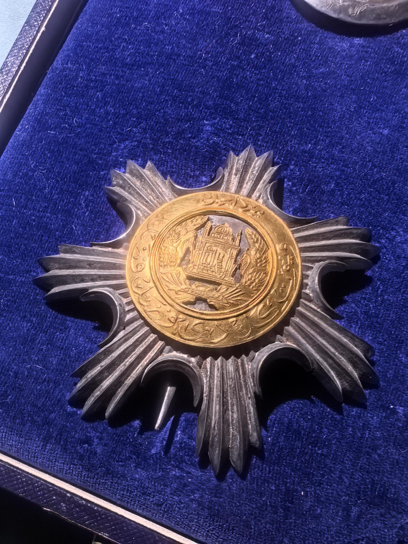 盛世勋华——号角文化勋章邮票专场拍卖第304期 阿富汗王国大十字级领袖勋章 银质带银标 带原盒 极为少见 不带盒市场价3900+美元参见图九