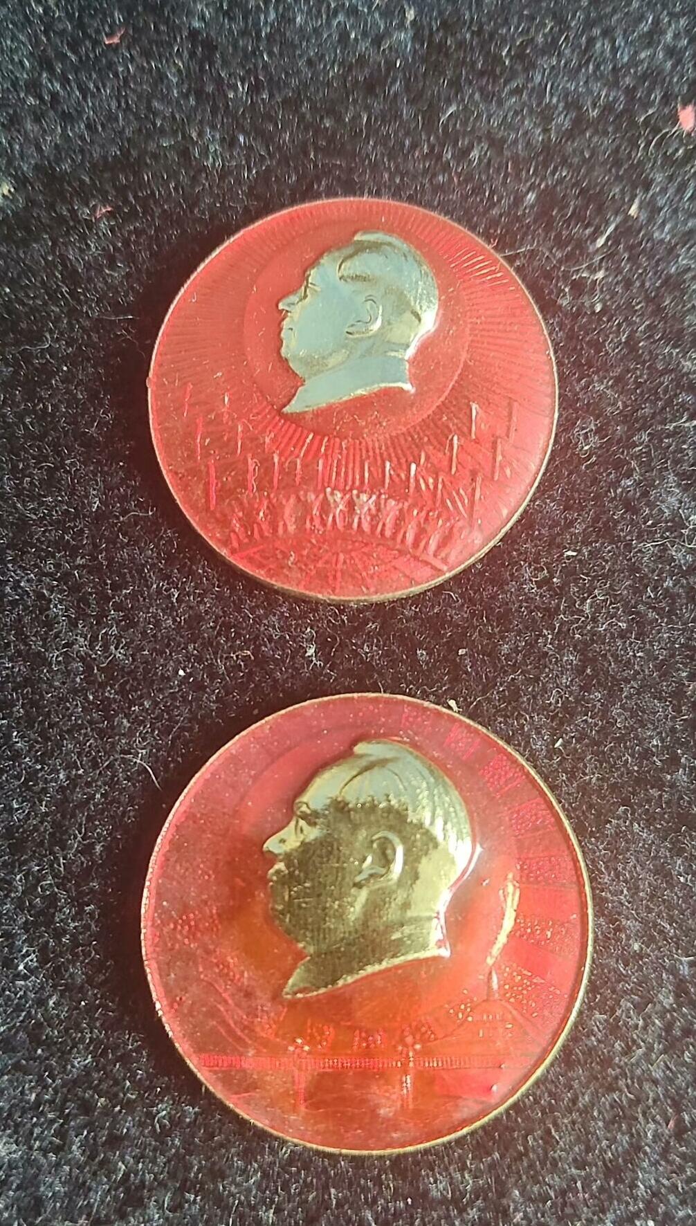 毛主席像章 精致的两枚小章