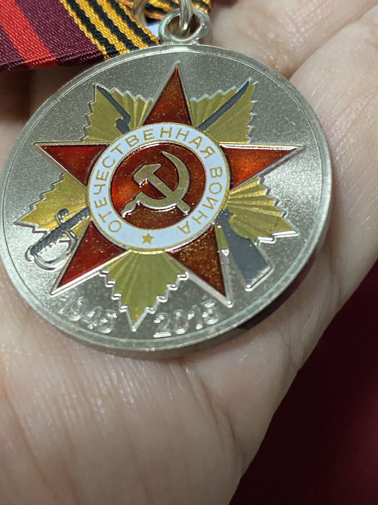 苏联勋章奖章2月12日晚上九点结束在麦稀奇 找不到的加我qq或者微信都是184277308备注苏章拍卖。最好加微信群每次都会通知还有提前可以一口价的 最近会持续拍卖一些东西。 苏联奖章胜利70年 好品 原盒带证书 女获得者1