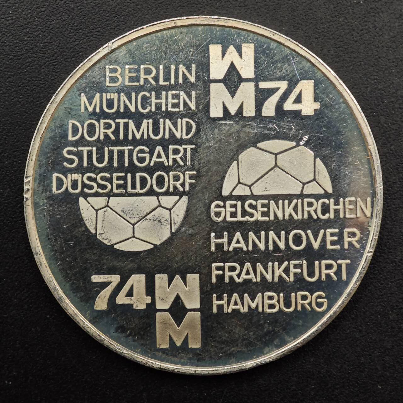  【淘币小摊】限时拍第八百六十六拍   散币场    年前最后一周之前预留8号9号全部发出请更换最新收货地址不方便收货的请勿参拍或者顺丰到付 德国世界杯银章1000银15.2克