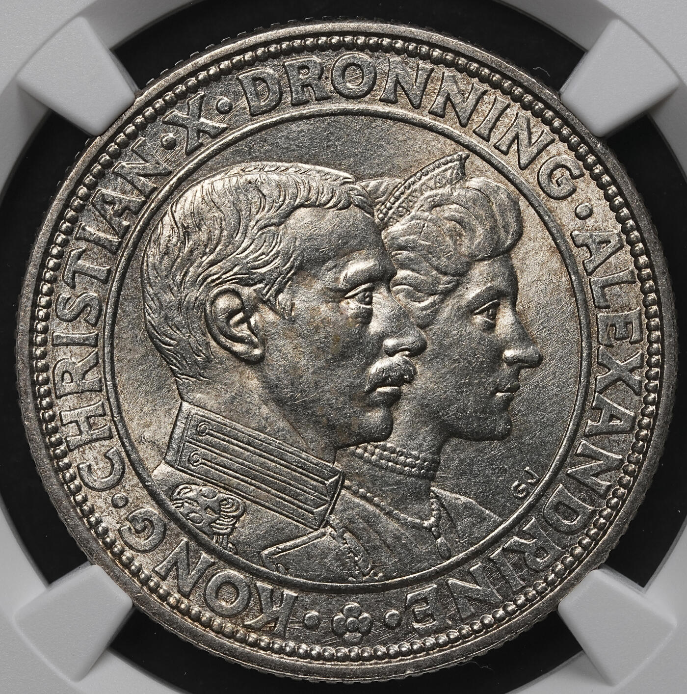 修遠堂世界钱币第104期 NGC MS64 1923年丹麦国王银婚纪念2克朗银币