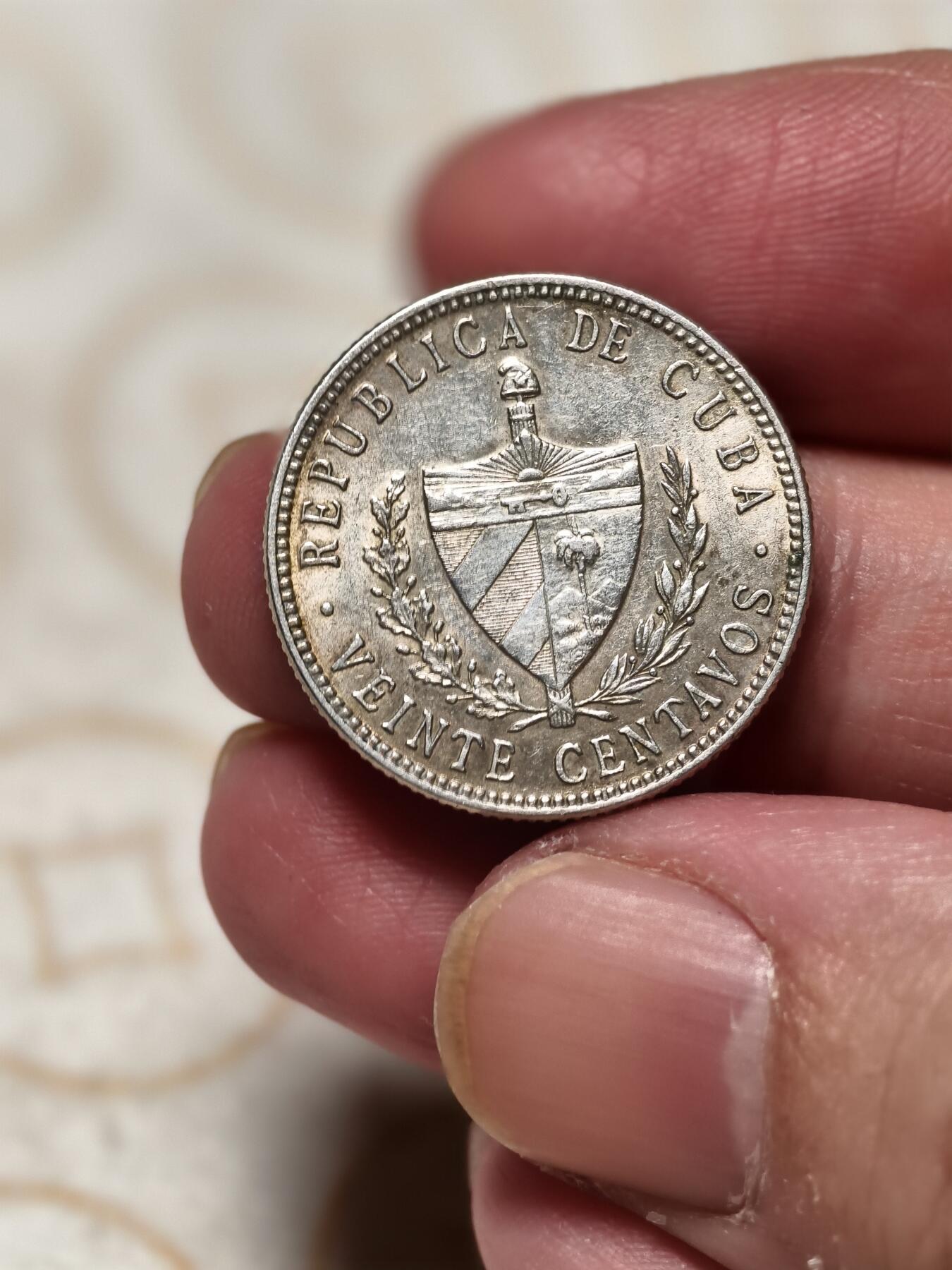 抚柳草堂-第十二期章牌钱币  奖章勋章限时免佣 满百包邮 放漏专场 1949古巴二十分银币 重5.1g 高银品种近未流通带转光 略有五彩包浆 