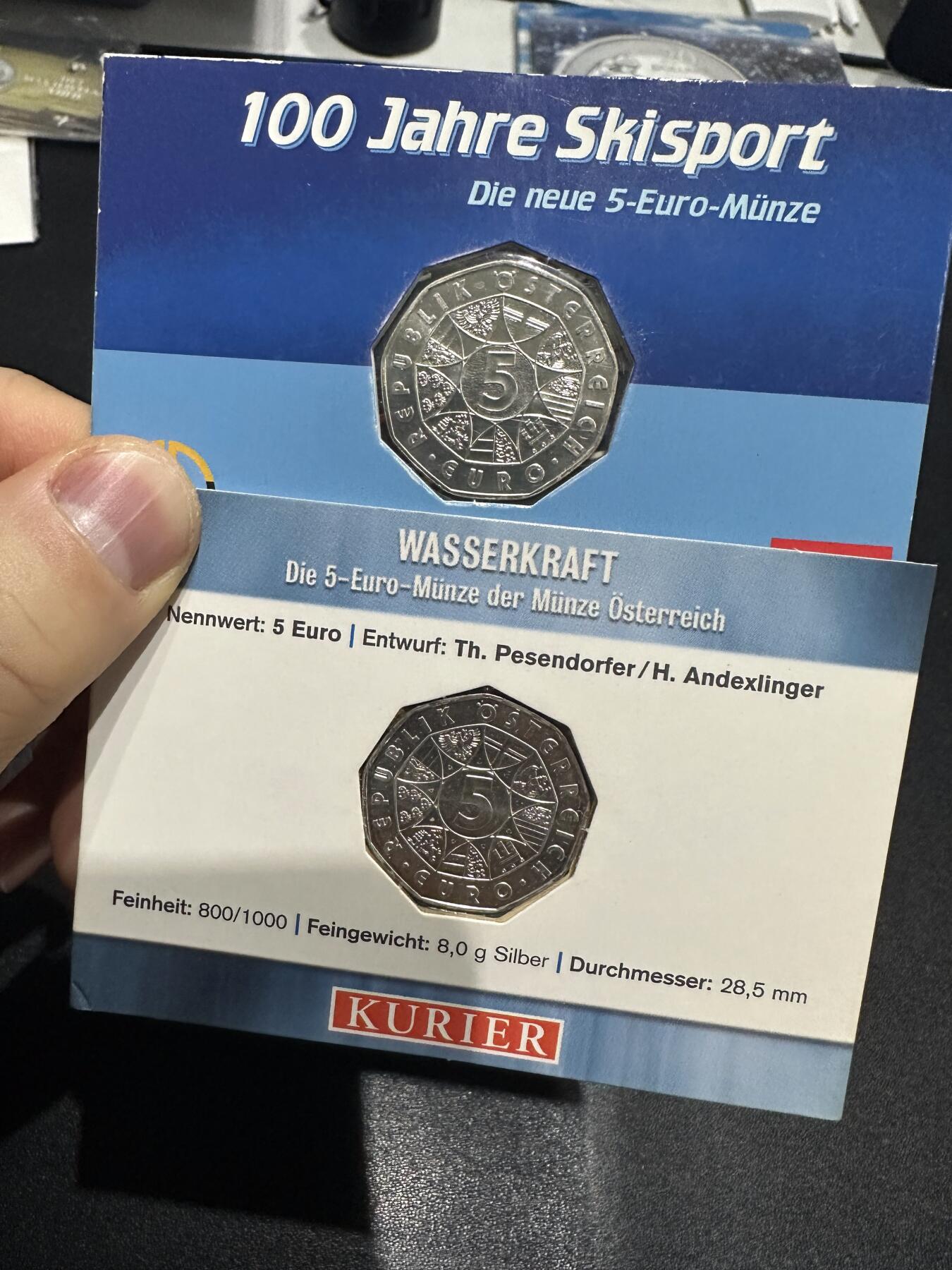 《外钞收藏家》第六百零九期（农历年前收官场、本期年后快递恢复正常再发货）（本平台长期征集拍品、欢迎藏友们联系合作） 奥地利精制5欧元一对（2003年欧洲水库+2005年滑雪纪念银币两枚）