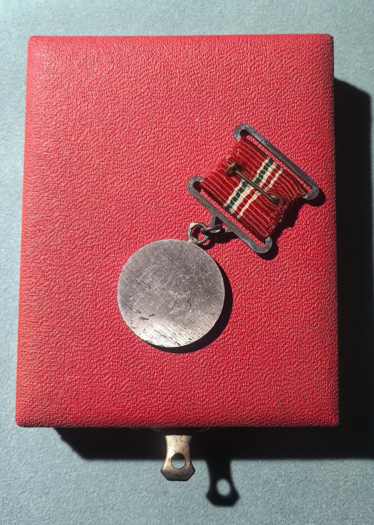 盛世勋华——号角文化勋章邮票专场拍卖第304期 匈牙利（社会主义）人民艺术家荣誉称号奖章 原盒极为少见