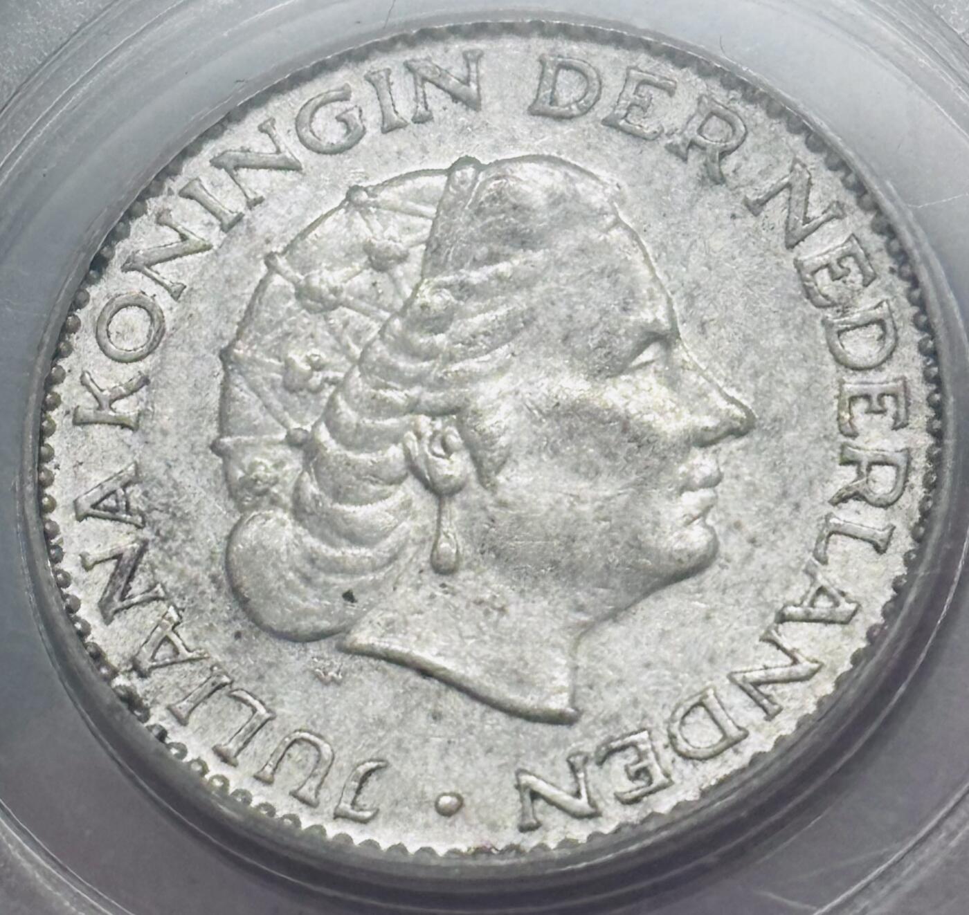 【金马踏春，泉马奔腾】2026 年新年贺岁场，（定于年初五接财神截拍）祝各位老板马到成功，马上有钱，愿岁岁平安喜乐顺遂 1956 年荷兰朱丽安娜 1 盾银币公博评级 AU55 ，6.5 克 720 银