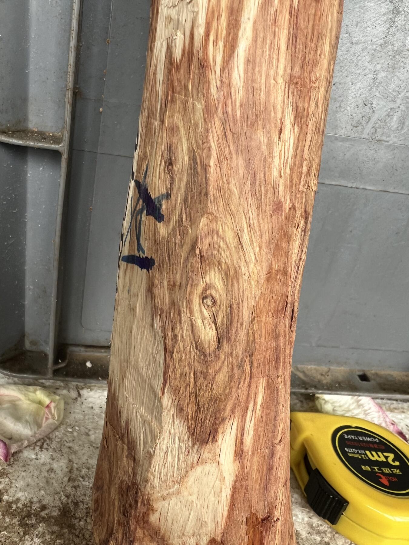 零元拍：NO.35-10海南黄花梨珠子把件料，外面白皮基本都去掉了，红肉打底花纹很漂亮。275/45/50MM