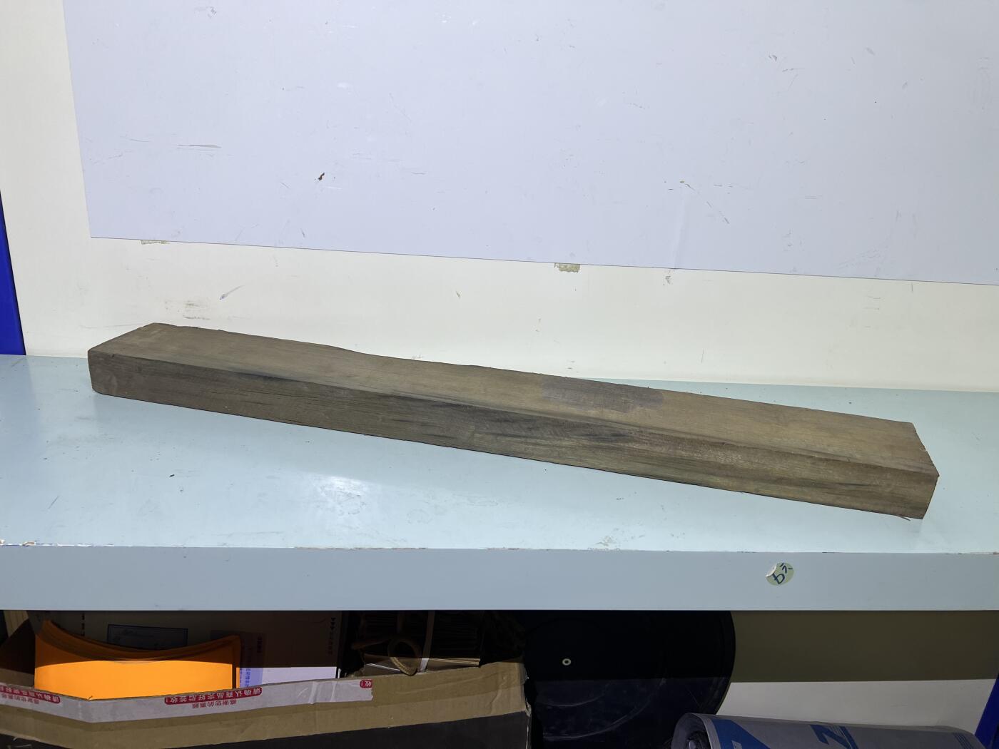 零元拍：NO.36爆满金丝乌木金丝楠 可做镇尺 切牌子，无需打磨就已经金光闪闪。满金丝药香，尺寸约：69/9/4厚CM。