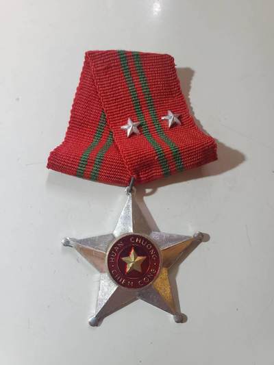 韵星假日军品类拍卖第40期 -- Rimey Holidays Militaria Auction 40 - 越南社会主义共和国二级战功勋章 越中战争时期软挂好品 需前线杀敌或者指挥小型战斗