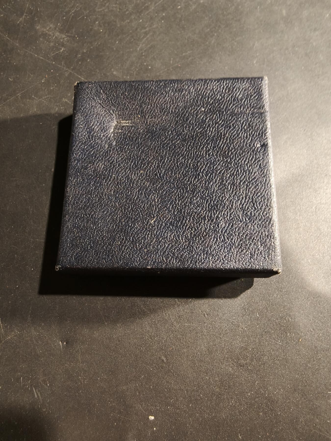 老王徽章第181期 法国教师协会秘书长大铜章    原盒    高浮雕     直径59mm    重量151.9g