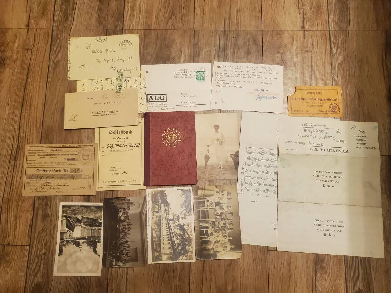 韵星假日军品类拍卖第40期 -- Rimey Holidays Militaria Auction 40 Nazi德国二战士兵穆勒鲁道夫套证 -- 带有nazi经典红本帝国劳工阵线证 1940二战时期枪械受训设计证书 1945-1946美国占领德国颁发战俘证明和释放证明 其家庭一战时期明信片 其本人二战时期军邮明信片等 原主出生于一战 在二战既有民事服务和军事服务 后被美军俘虏并释放 证书保存完好  